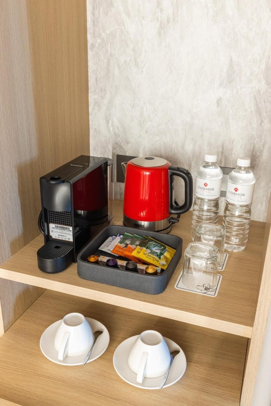 Taipei Garden Hotel - Ximending Exterior foto A Nespresso coffee machine in a hotel room