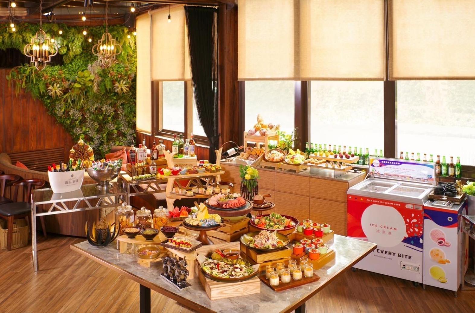 Taipei Garden Hotel - Ximending Exterior foto A dessert buffet