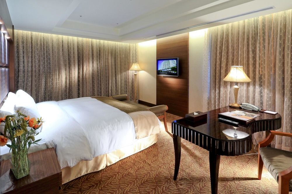 Taipei Garden Hotel - Ximending Exterior foto A bedroom at the hotel